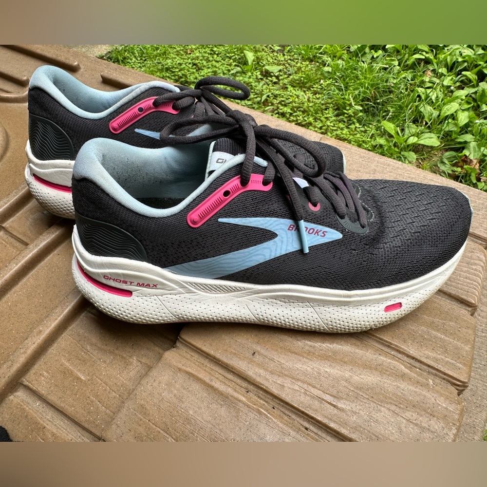 Brooks Women's Black and Pink Running Shoes